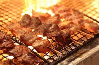 自慢の焼きとんは炭火焼き