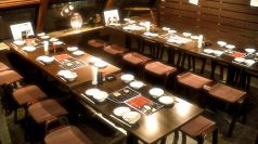 テーブル席はくっつけて大人数宴会も◎