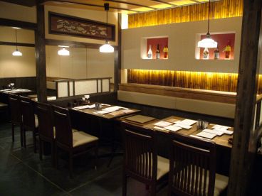 串揚げ 串かざり E-ma梅田店 四季彩味処の雰囲気1
