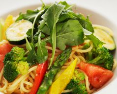 料理メニュー写真 彩り野菜のペペロンチーノ