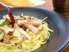 料理メニュー写真 3種きのことベーコンのペペロンチーノ