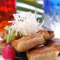 料理メニュー写真&nbsp;コラーゲンたっぷりラフテー入りパリパリ餃子