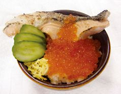 料理メニュー写真 焼き鮭とイクラ丼