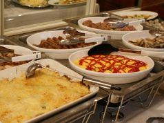 料理メニュー写真&nbsp;海鮮焼そばをはじめビールに会うお料理をそろえました