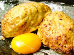 料理メニュー写真&nbsp;自信満々のつくね（卵黄付）