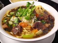 料理メニュー写真 麻辣牛肉麺