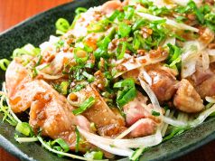 料理メニュー写真&nbsp;自慢の若鶏1枚豪快焼き(6種類の秘伝のソースからお選びください）