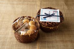 料理メニュー写真&nbsp;ちんすこうとお茶セット（丸籠入り）