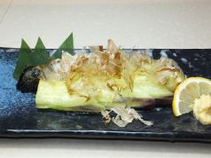 料理メニュー写真&nbsp;焼きナス・地鶏のたたき・冷奴・塩ダレキャベツ