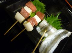 料理メニュー写真 まぐろと京ねぎ・さより・豚たま・サーモンイクラ・サーモンチーズ