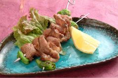 料理メニュー写真&nbsp;馬肉ヒモ串焼 ／ さがり串焼　各900円