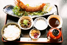 料理メニュー写真 特大エビフライ定食
