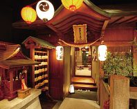 神社をイメージした店内
