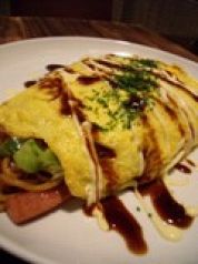 料理メニュー写真 沖縄めんのオム焼ソバ