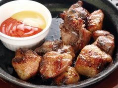 料理メニュー写真&nbsp;豚アゴ肉の塩漬けコロコロステーキ
