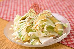 料理メニュー写真 アボカドとジーマミー豆腐のサラダ