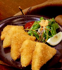 料理メニュー写真 三角チーズフライ