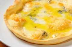 料理メニュー写真 4種チーズのピッツア