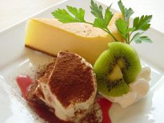 料理メニュー写真 マデラワイン風味の自家製ティラミス