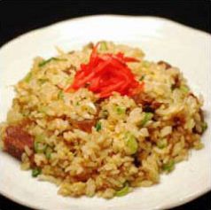 料理メニュー写真&nbsp;・牛スジ焼き飯・桜えびとレタスチャーハン