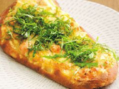 料理メニュー写真 しそ明太ピザ/サラミピザ/メープルピザ