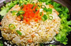 料理メニュー写真 しゃけといくらの親子チャーハン