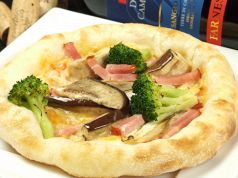 料理メニュー写真 ゴルゴンゾーラと野菜のピザ