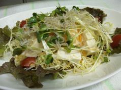 料理メニュー写真 豆腐ちりめんサラダ/シーザーサラダ等