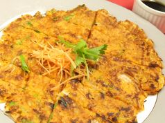 料理メニュー写真 韓国風お好み焼き”チジミ”(キムチ味又は野菜)