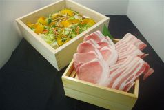 料理メニュー写真&nbsp;千葉県産東総いも豚ロースとバラ肉のせいろ蒸しゃぶ