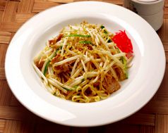 料理メニュー写真 豚骨焼きラーメン