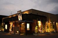 JAZZが流れるシックな店内