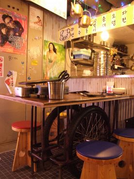 韓豚屋 神田店の雰囲気1