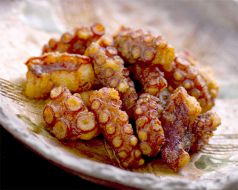 料理メニュー写真 地タコの唐揚げ/海老とアスパラ&チーズの揚げ春巻き