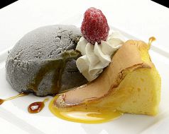 料理メニュー写真 半熟かすてらと黒胡麻アイス