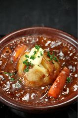 料理メニュー写真&nbsp;デミじゃが　～牛肉たっぷり特製デミグラスソース～