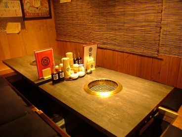 百えん屋はなれ 金山駅前東店の雰囲気1