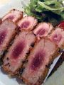 料理メニュー写真&nbsp;まぐろの一口カツ半生仕上げ胡麻だれ添え