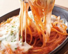 料理メニュー写真&nbsp;とろーりチーズの鉄板ナポリタン