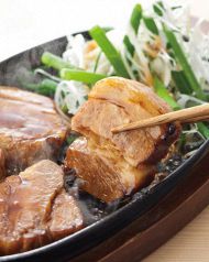 料理メニュー写真&nbsp;豊熟もち豚のやわらか角煮ステーキ