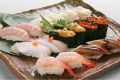 料理メニュー写真&nbsp;「特上握り寿司」盛合せ（一人前／八貫）　・中トロ・村上牛昆布〆ほか・・味噌汁付き