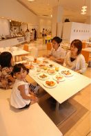 KIDS EAT FREE!