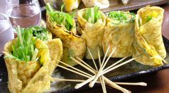 料理メニュー写真 にらチヂミ水菜を巻いて/2種類のナンコツ唐揚げ/エビ揚げマヨネーズ