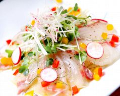 料理メニュー写真&nbsp;本日の魚のカルパッチョ　/　牛肉の削りパルジャミーノのせカルパッチョ