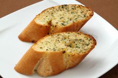 料理メニュー写真 バケット/ガーリックトースト(それぞれ2個づつ)