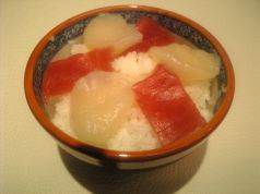 料理メニュー写真&nbsp;いか明太子丼／紅白丼(ほたて・まぐろ)／いくら丼／鯛の手ごね丼