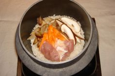料理メニュー写真&nbsp;鳥五目の釜飯