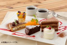 料理メニュー写真&nbsp;クレームブリュレ、ティラミス、ガトーショコラ、バニラアイスなど