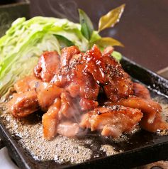 料理メニュー写真 桜姫鶏の山賊焼き