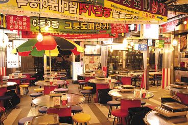 韓豚屋 はんてじや 新宿サザンテラス店の雰囲気1